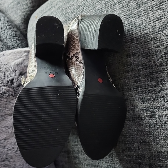 Blondo Noa Waterproof Brown Snakeskin Print Side Zip Block Heel Ankle Bootie - Picture 10 of 10